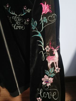 Chaqueta bordada