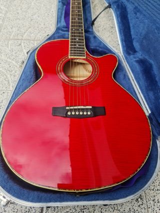 Guitarra Cort vermelha