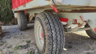 TRACTOR BARREIROS 350S, REMOLQUE AGRÍCOLA Y APEROS