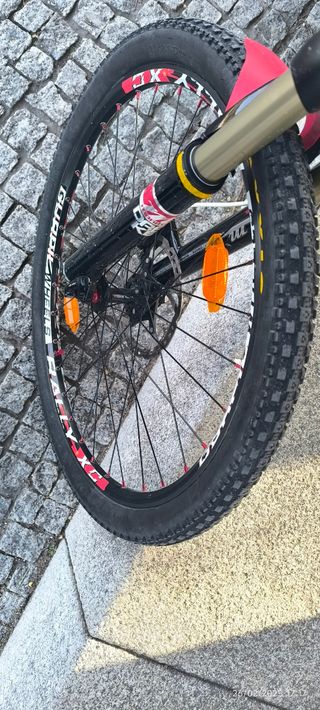 Bicicleta eléctrica de montaña