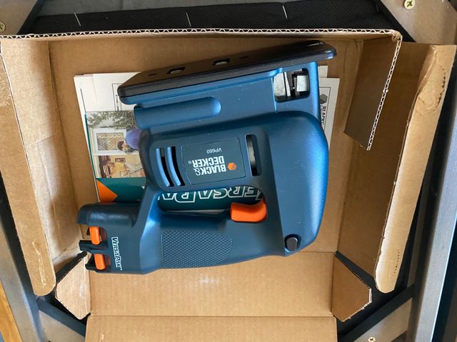 Sierra vaivén caladora nueva a bateria