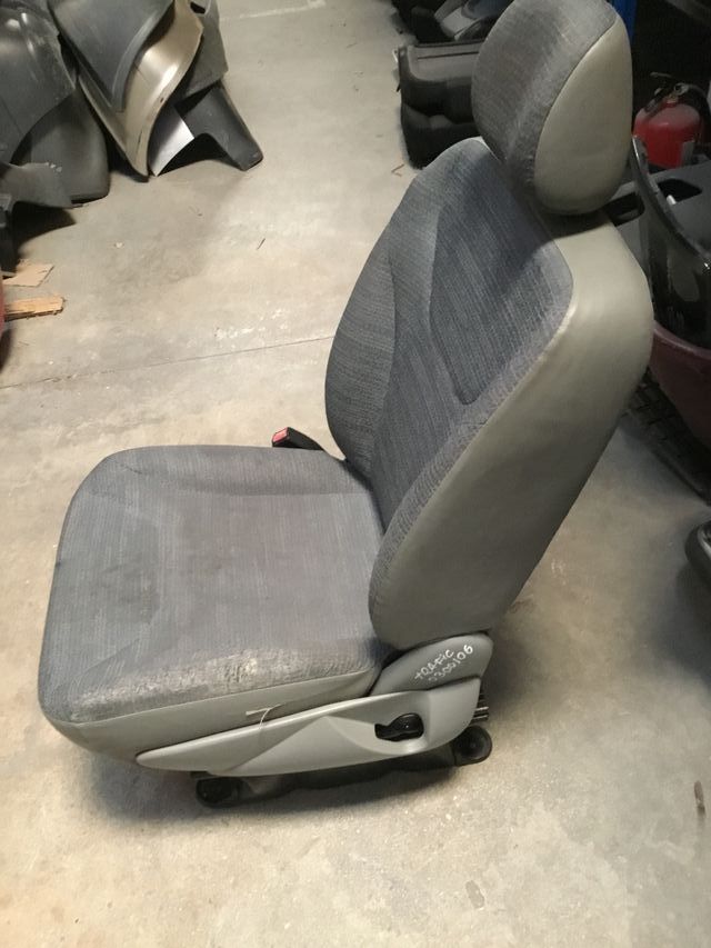 ASIENTO CONDUCTOR RENAULT TRAFIC 2003 de segunda mano por 120 EUR en Atarfe en WALLAPOP ASIENTO CONDUCTOR RENAULT TRAFIC 2003 de segunda mano por 120 EUR en Atarfe en WALLAPOP