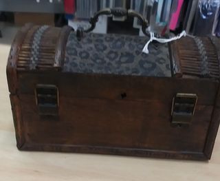 cofre de madera antiguo