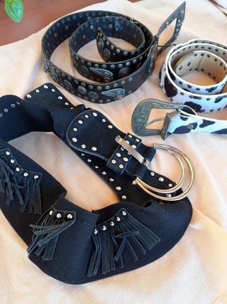 tre cinture da donna colore nero  con borchie