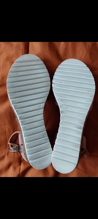 sandalia cuña piel lila 38