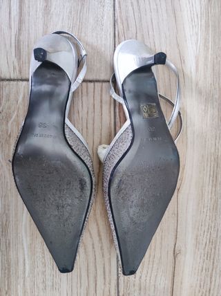 ZAPATO ELEGANTE PLATEADO MARIAN 38