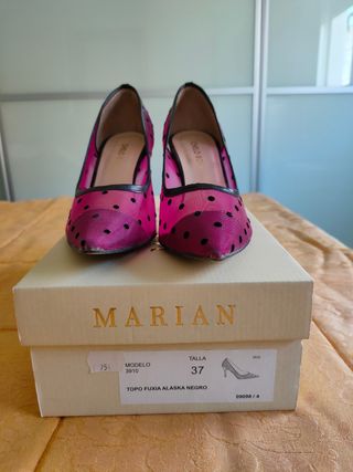 Tacones topos fucsia