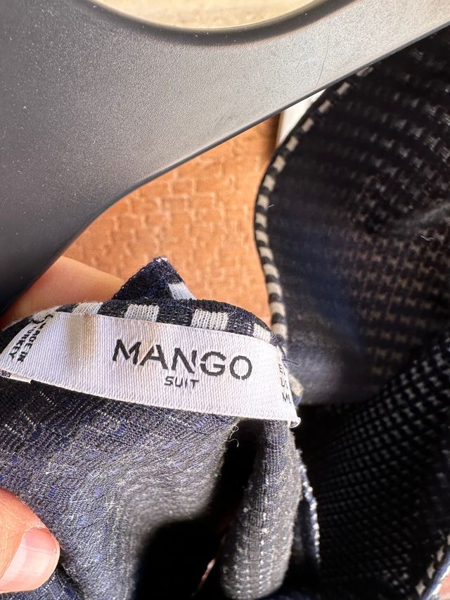 Camiseta de cuadritos escote en pico