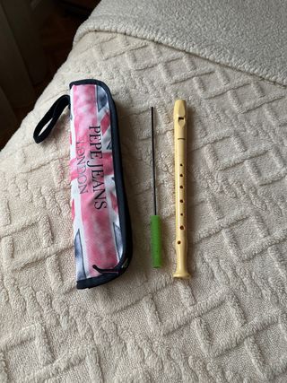 Flauta escolar con su funda nueva 