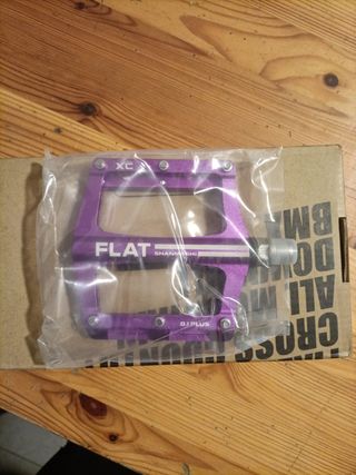 Pedales de bici de montaña, totalmente nuevos.