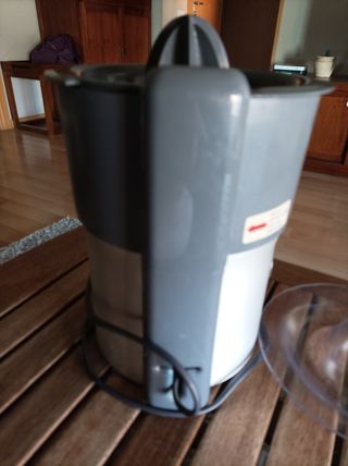 Exprimidor eléctrico marca Daewoo