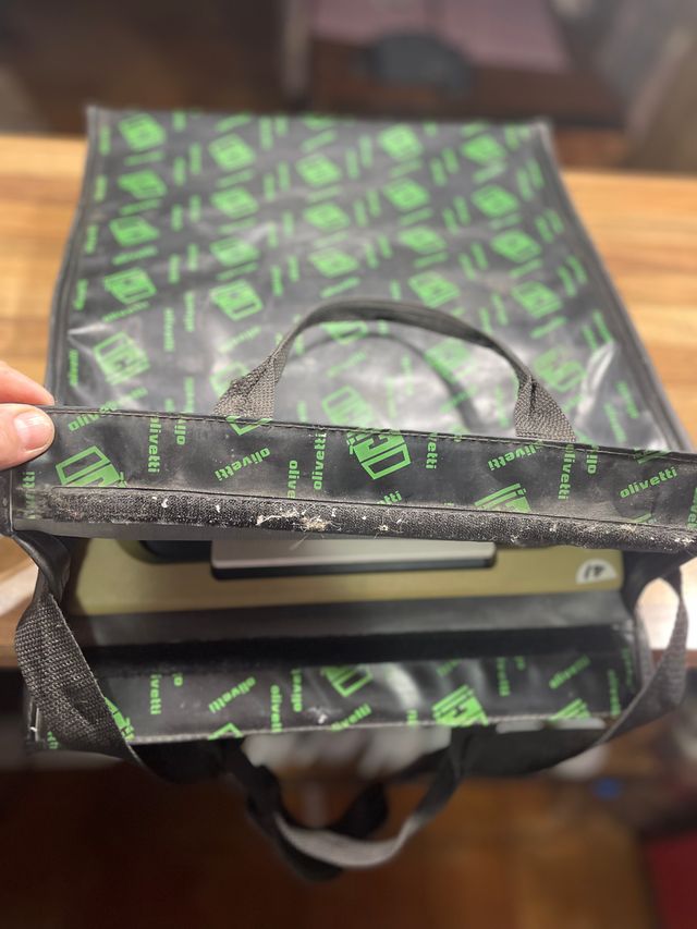 Máquina de escribir Olivetti Lettera 25.