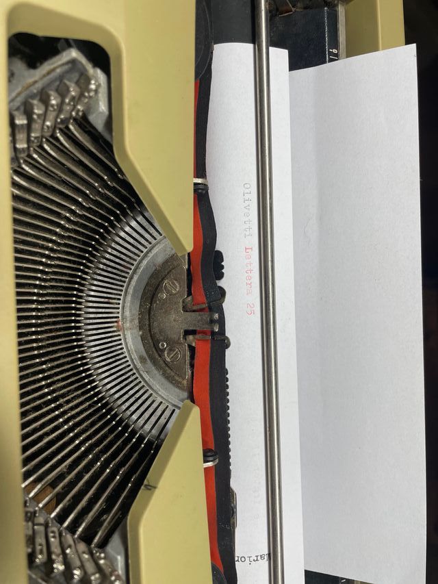 Máquina de escribir Olivetti Lettera 25.