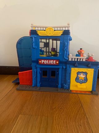 Comisaría policía Superzings