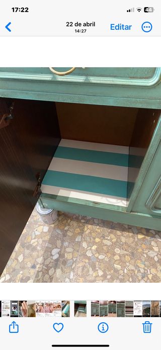 Aparador restaurado de color turquesa