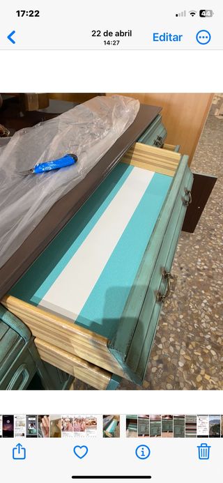 Aparador restaurado de color turquesa