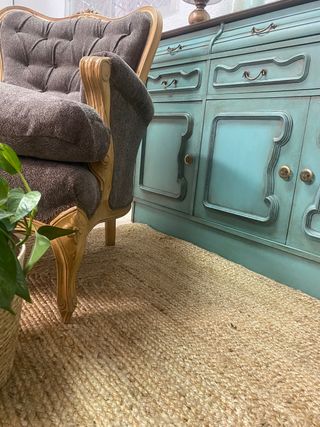 Aparador restaurado de color turquesa