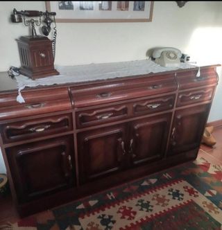 Aparador restaurado de color turquesa