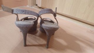 Sandalias tacón en piel y ante para eventos