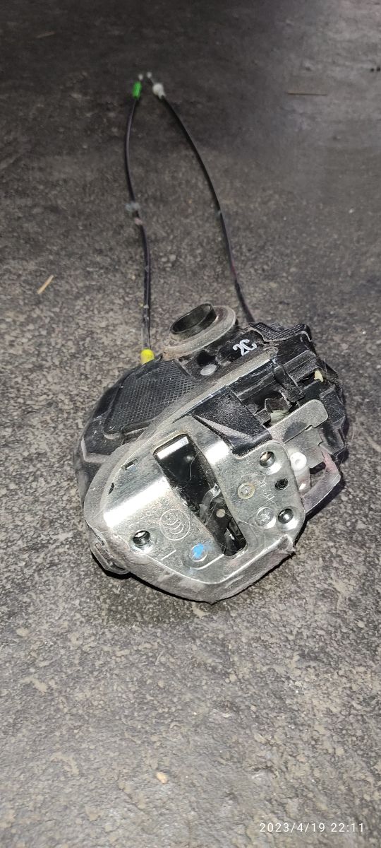 cerradura Toyota Auris '07