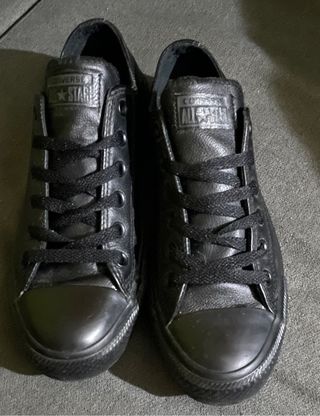 Converse cuero