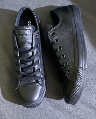 Converse cuero