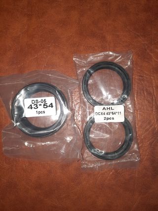 vendo guardapolvos y retenes de orquilla delantera