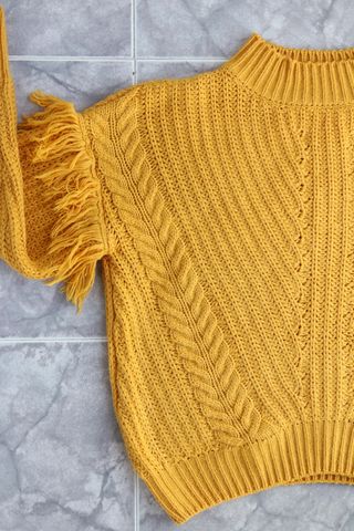 Jersey mostaza con flecos