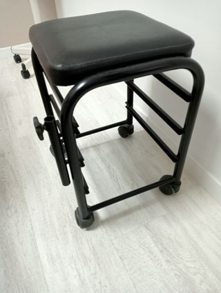 taburete y carro de manicura