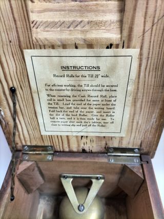 Antigua maquina registradora de madera