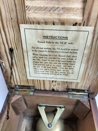 Antigua maquina registradora de madera