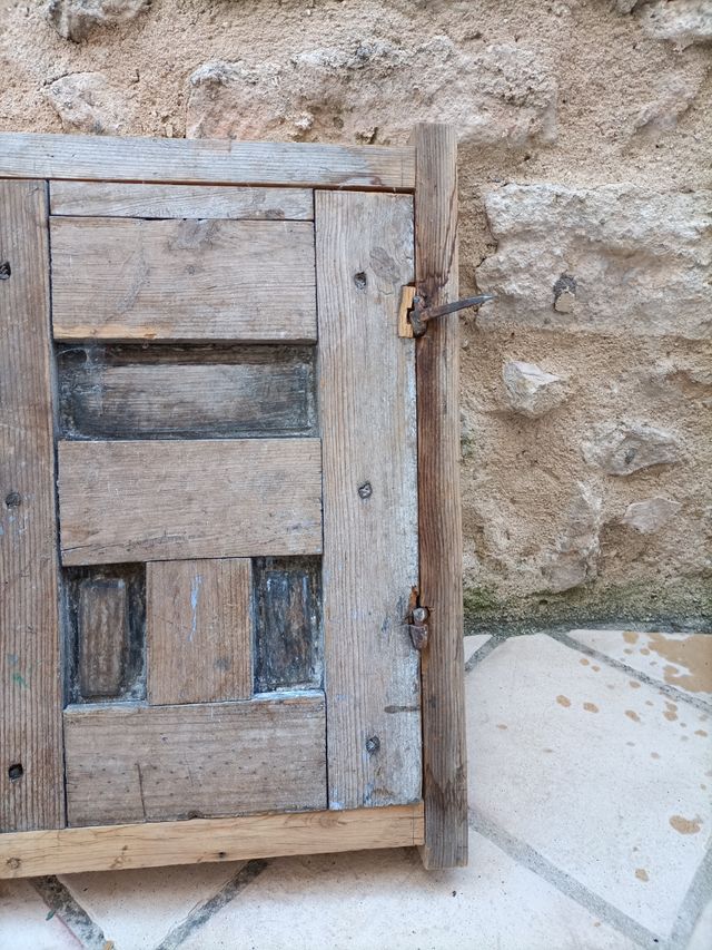 ventana antigua en pino macizo