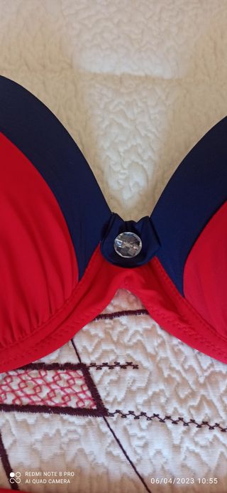 Bikini con aros rojo y azúl marino