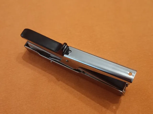 Grapadora de mano Petrus 221