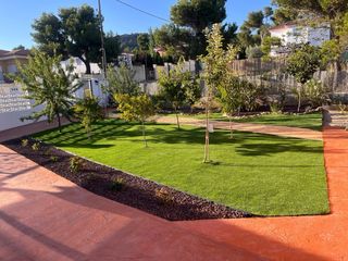 INSTALACIÓN DE CÉSPED ARTIFICIAL Y PAISAJISMO.