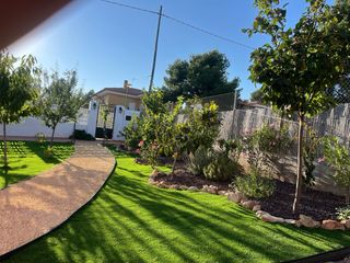 INSTALACIÓN DE CÉSPED ARTIFICIAL Y PAISAJISMO.