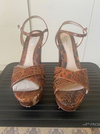 Espectacular Sandalia plataforma T-39