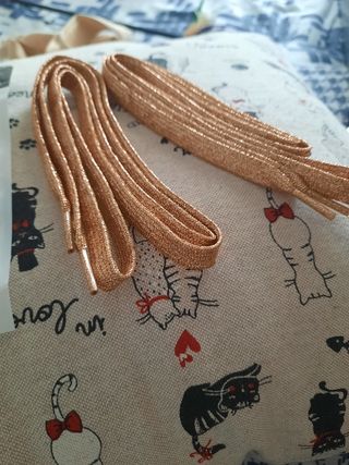 Lacci piatti scarpe dorati 120cm nuovi. Mai usati