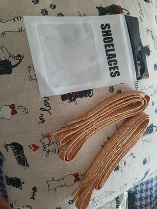 Lacci piatti scarpe dorati 120cm nuovi. Mai usati