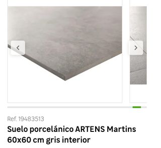 Suelo porcelanico gris.