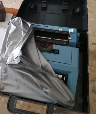 Máquina de escribir.Funciona perfectamente.