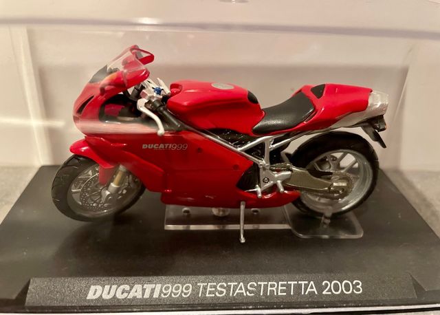 Ducati 999 testastretta modellino moto