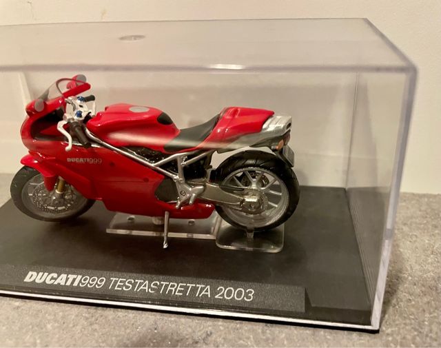 Ducati 999 testastretta modellino moto