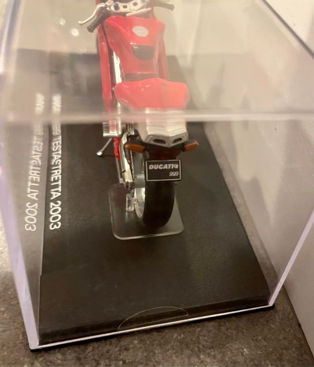 Ducati 999 testastretta modellino moto