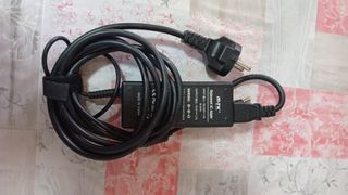 Cargador transformador de ordenador  portatil