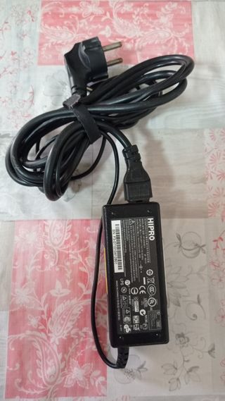 Cargador transformador de ordenador  portatil