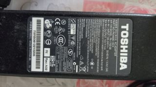 Cargador transformador de ordenador  portatil