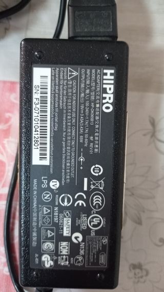 Cargador transformador de ordenador  portatil