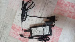 Cargador transformador de ordenador  portatil