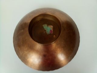 Plato con atractiva composición floral